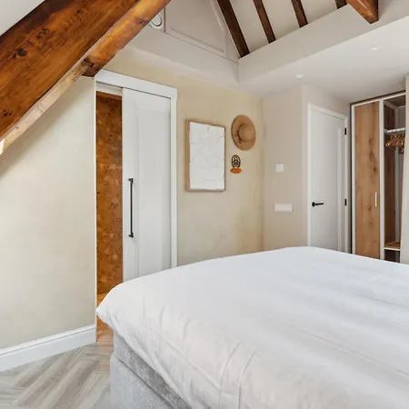 Stonebridge Boutique - Centre