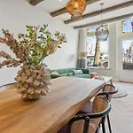 Stonebridge Boutique - Centre Apartment